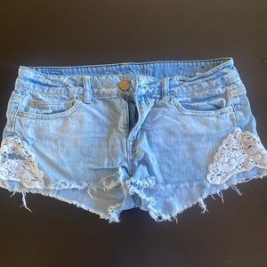 Size 6 American Eagle low rise shorts